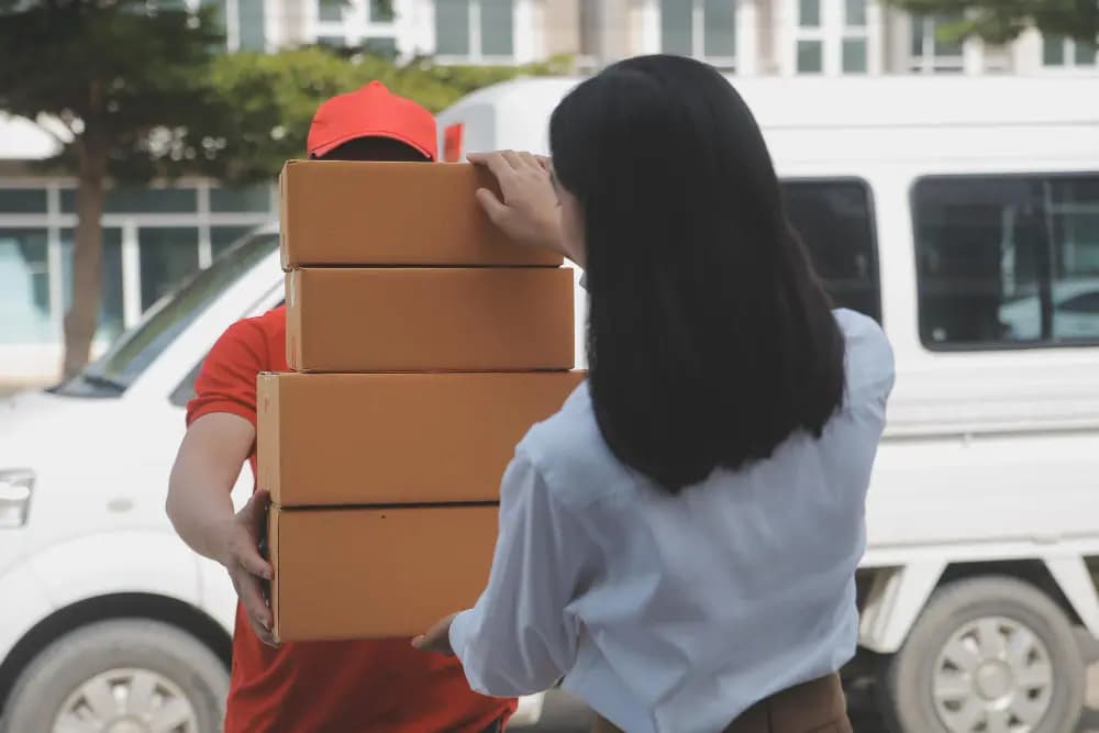 1. Menyediakan Layanan Antar Jemput Barang