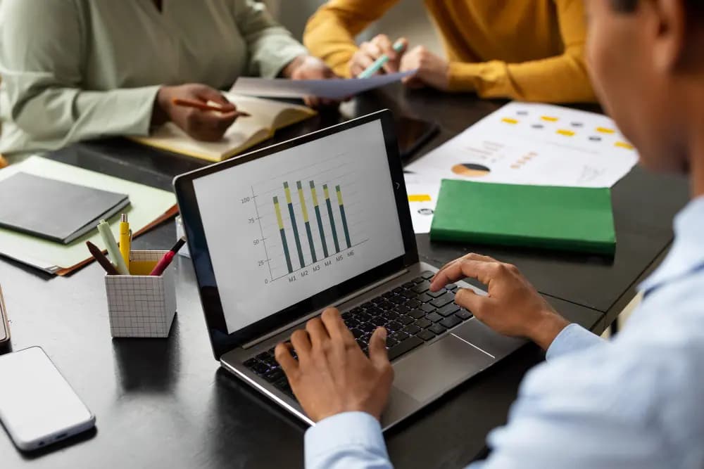 2. Laporan Bisnis yang Lebih Akurat