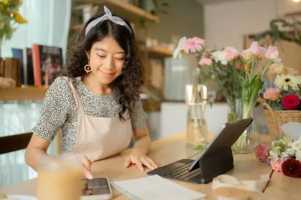 5. Menempelkan Label Harga pada Produk yang Dijual